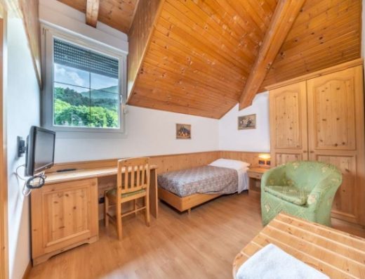 HOTEL KARINHALL